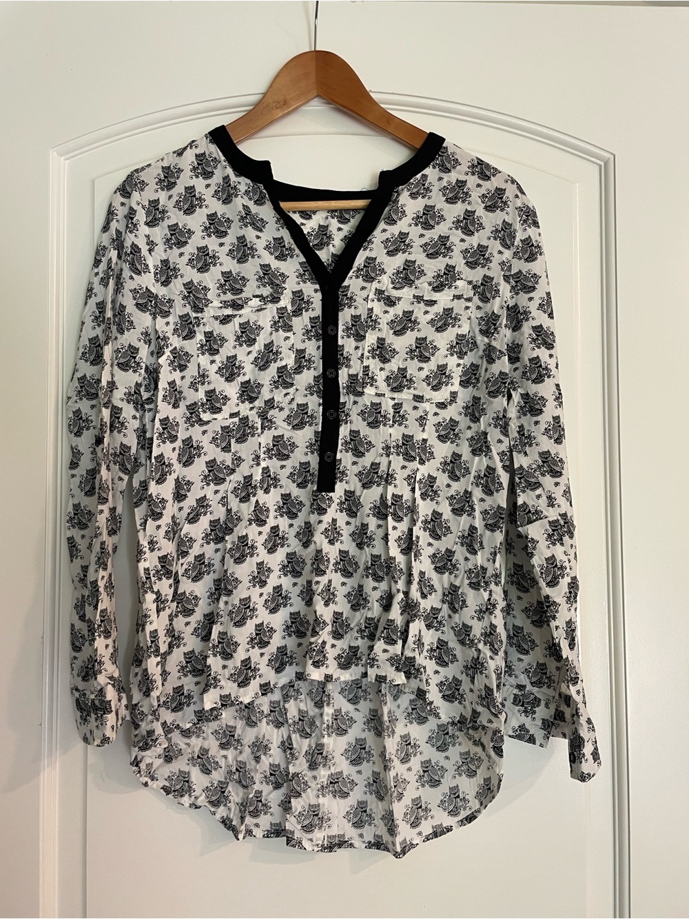 Anthropologie Vanessa  Virginia Black White Owl  Button  V-neck  Blouse Size 2